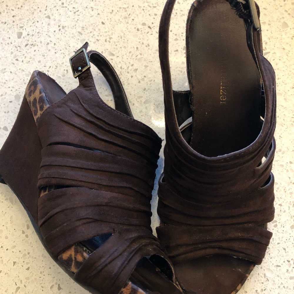Beautiful naturalizer wedge sandals size 6.5 US